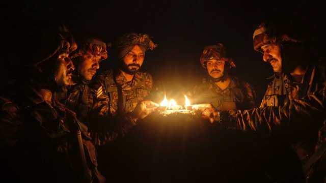 indian army, diwali, jammu kashmir, Loc