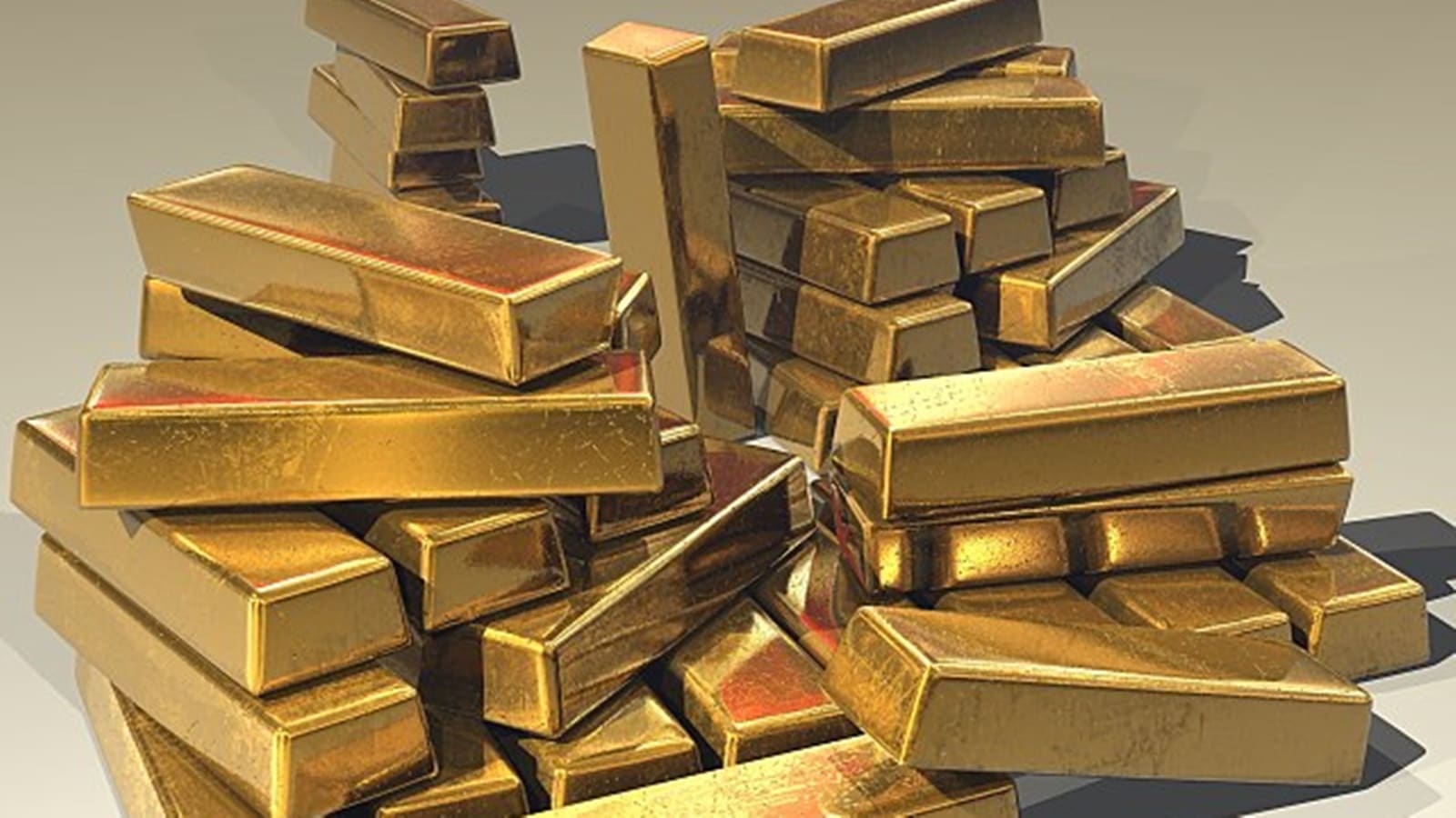 Gold prices touch alltime high Should you invest in the yellow metal