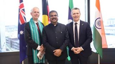 Earlier this week from 20-21 October, Shri Pradhan visited Singapore and met the Prime Minister, Deputy Prime Minister, Education Minister and other dignitaries to expand bilateral cooperation in skill-based education and research