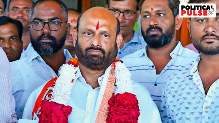 Gauri Lankesh, Gauri Lankesh murder, Shrikant Pangarkar, Shrikant Pangarkarj joins shiv sena, shiv sena, maharashtra assembly polls, eknath shinde