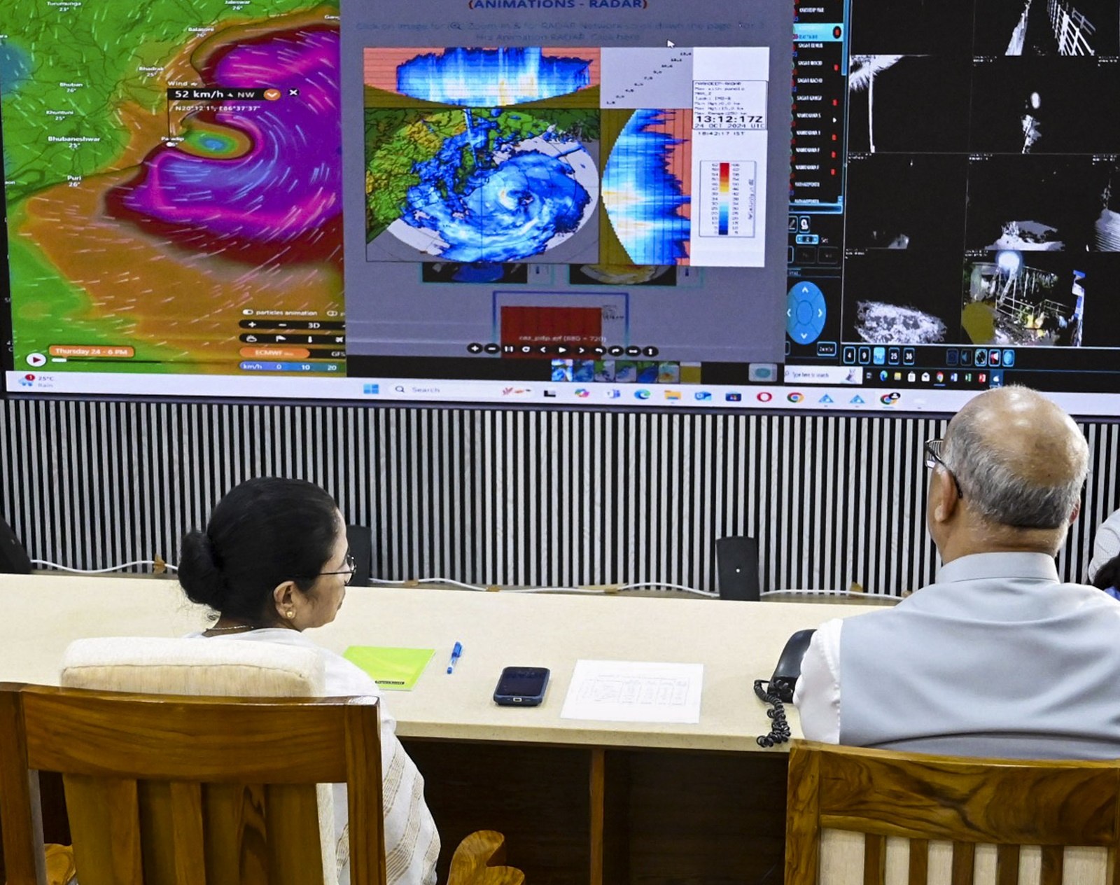 West Bengal Chief Minister Mamata Banerjee watches the way  of cyclone 'Dana', which is expected to marque   landfall successful  Odisha, successful  Kolkata, Thursday, Oct. 24, 2024. (PTI Photo)(PTI10_24_2024_000378A)