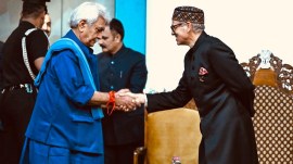 Jammu and Kashmir L-G Manoj Sinha with CM Omar Abdullah at his oath-taking ceremony. (Photo: J&K Information and PR department/ X)