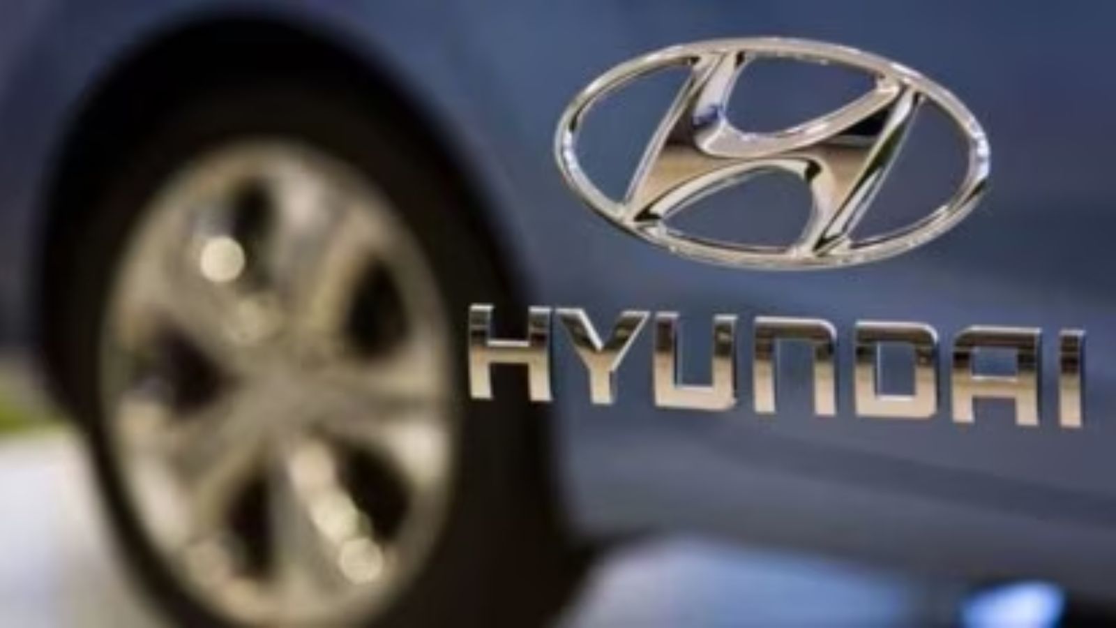 Hyundai Motors India’s shares make weak market debut, list at 1.47% discount | Business News Hyundai Motors India’s shares make weak market debut, list at 1.47% discount | Business News