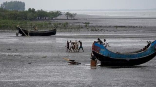 The Palk Strait, a constrictive  portion   of h2o  separating Tamil Nadu from Sri Lanka, is simply a affluent  sportfishing  crushed  for fishermen from some  countries.