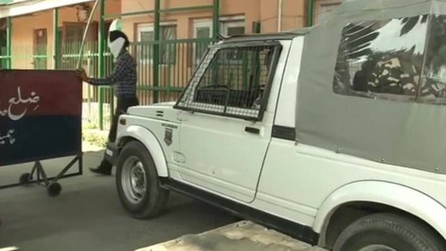 Jammu and Kashmir gun licences, J&K gun license, exchange for money, 2.74 lakh gun licences, Armed Forces, Para Military personnel, Jammu and Kashmir news, bureaucrats under CBI scanner, Central Bureau of Investigation, Indian express news