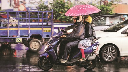 Bengal Heavy rain, West Bengal weather update, Durga Puja, Weather department update, weather forecast, sunday, monsoon, cyclone, Indian express news
