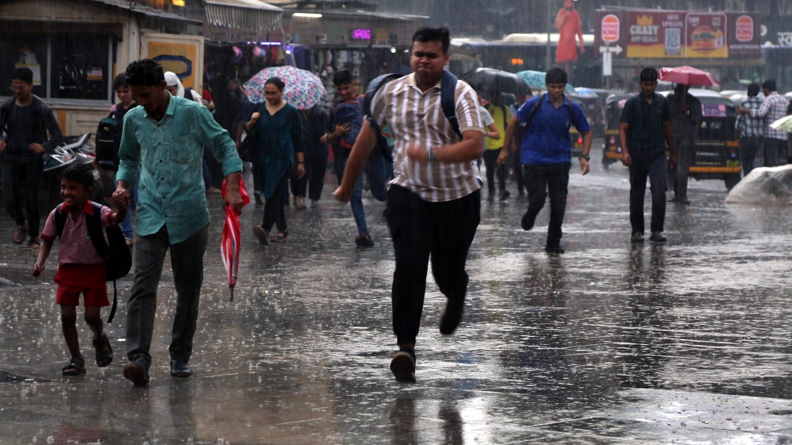 Mumbai, rainfall, moderate showers,