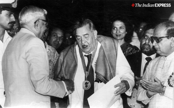 President of India, R. Venkataraman presenting Dadasaheb Phalke Award to ailing Raj Kapoor in Delhi. (Express Archives) 