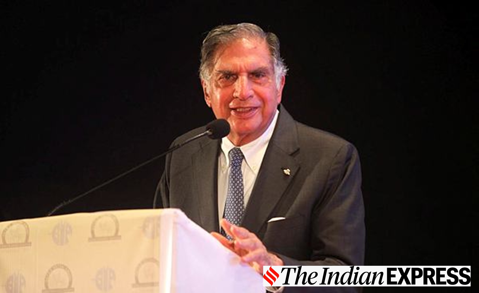 Ratan Tata breathed his past  astatine  Breach Candy Hospital successful  Mumbai Wednesday night