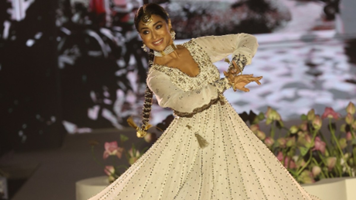 Lakme Fashion Week 2024: Shriya Saran renders catwalk pass, performs  Kathak in Mughal-era inspired ivory and gold Anarkali | Fashion News - The  Indian Express