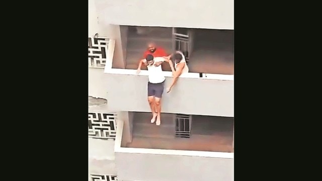 Noida antheral   termination   attempt, antheral   jumped disconnected  balcony, neighbours rescued man, Indian explicit  news