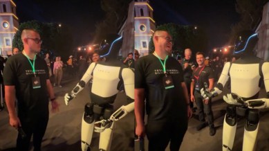 Tesla's Optimus humanoid robot having a chat (Image source: @cb_doge/X)
