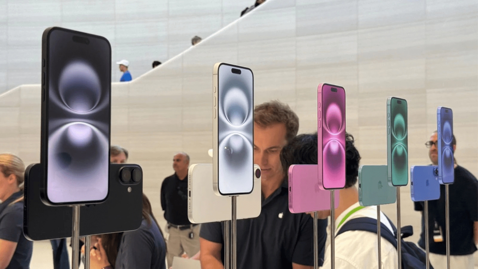 Apple and Xiaomi are currently leading the second hand smartphone segment.