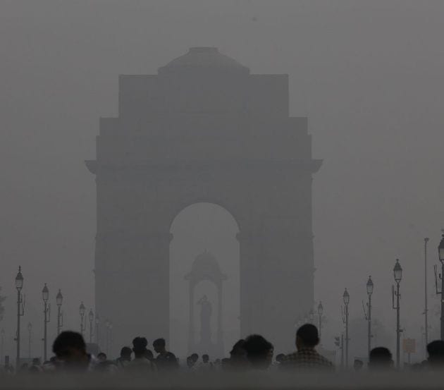 A hazy view of India Gate captured the city's atmosphere as the AQI reached 370 by 10 am. (Express Photo by Tashi Tobgyal)