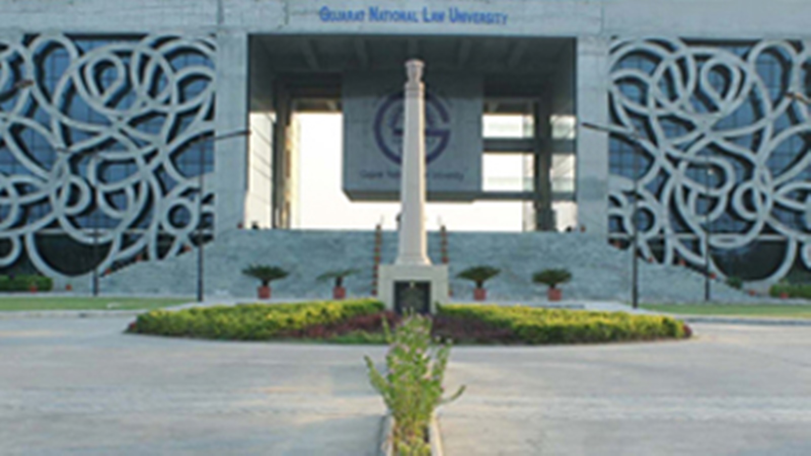 NSG conducts bomb threat awareness and safety training at Gujarat National Law University