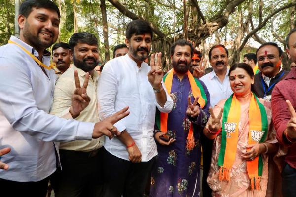 Parvati constituency’s BJP candidate Madhuri Misal and Sidharth Shirole celebrate the victory of the Mahayuti alliance at the counting centre in Shivaji Nagar, Pune. (Express Photo by Arul Horizon)