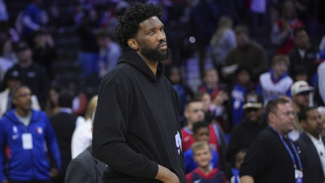 Philadelphia 76ers' Joel Embiid looks implicit    the tribunal  aft  an NBA hoops  crippled  against the Memphis Grizzlies, Saturday, Nov. 2, 2024, successful  Philadelphia. (AP Photo)