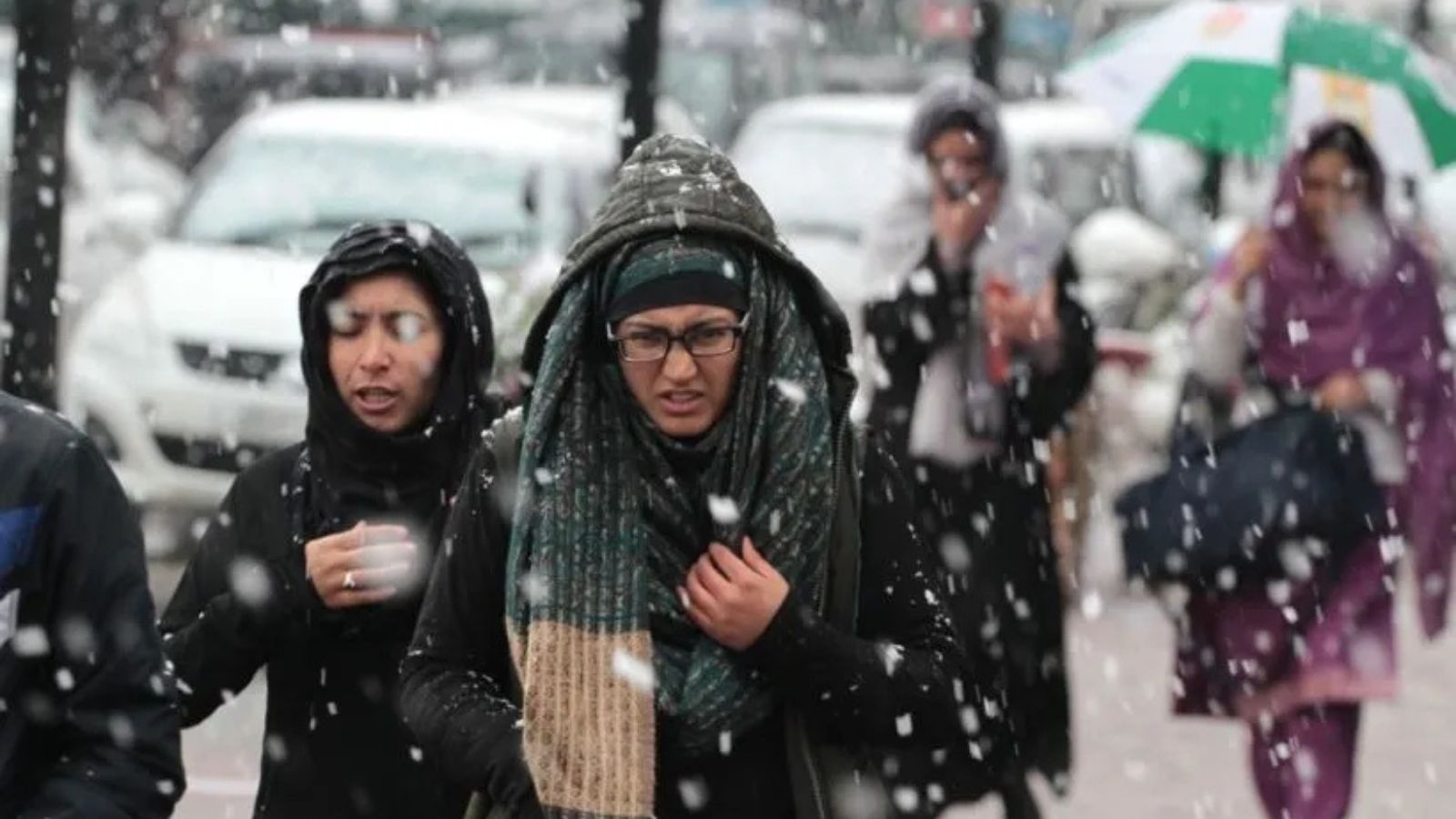 Watch: Kashmir welcomes season’s first snowfall after month-long dry spell | India News - The Indian Express