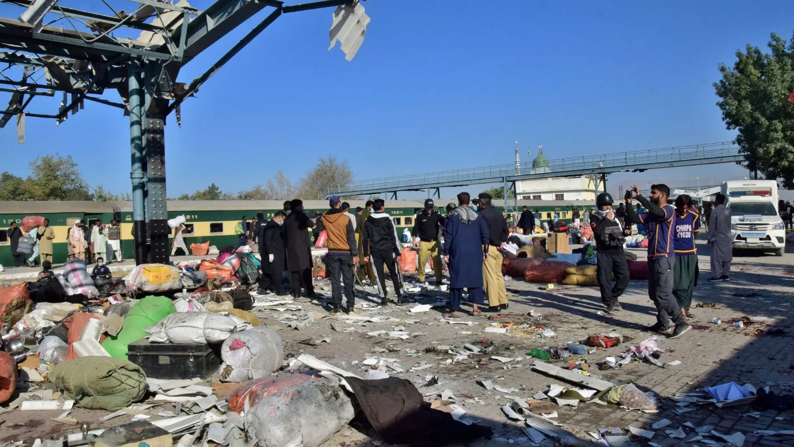 21 killed, 46 injured in railway station blast in Pakistan | Pakistan News - The Indian Express