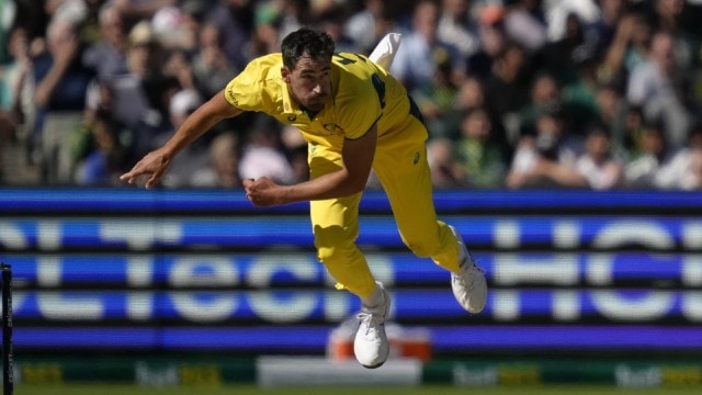 Australia's Mitchell Starc bowls to Pakistan during their one day international cricket match in Melbourne, Monday, Nov. 4, 2024. (AP Photo)