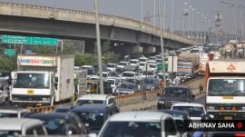 Construction and Traffic congestion at the Mahipalpur Airport Road on Tuesday, November 12, 2024. Express photo by Abhinav Saha