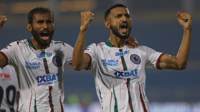 MBSG's Manvir Singh (right) celebrates with teammate Subhasish Bose after scoring against HFC at on Wednesday. (ISL Media)