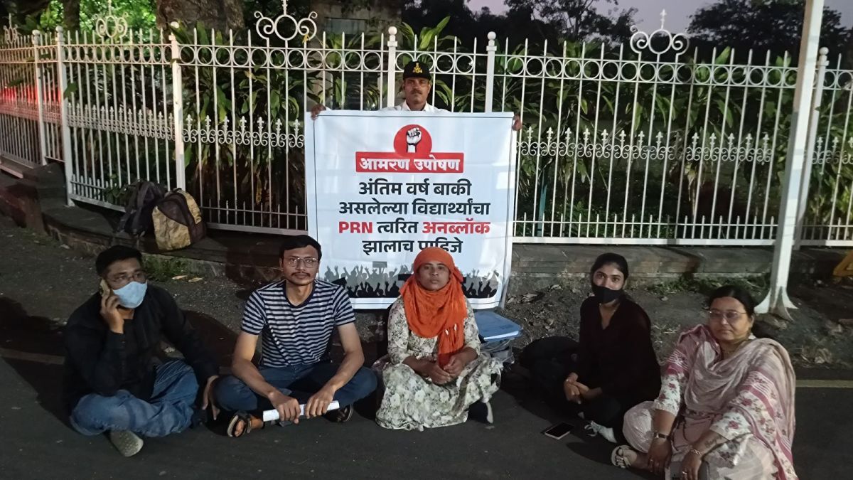 Students protesting at SPPU in Pune