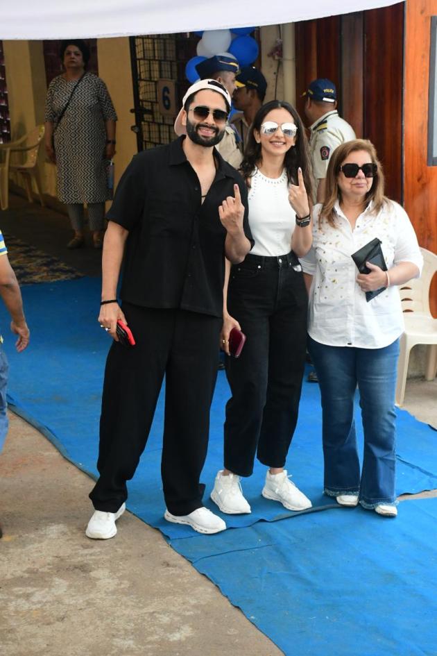 Rakul Preet Singh- Jackky Bhagnani- Mumbai voting
