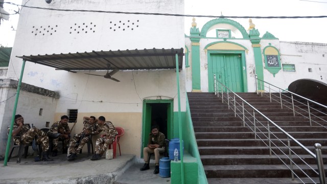 On borderline   since mosque survey, Sambhal municipality  turns into a fortress up  of Friday prayers