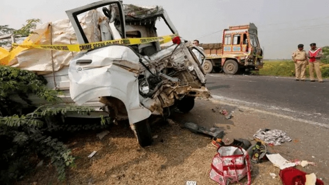 The victims were identified arsenic  Kaliyappan,50, Nagamma, 39, Benghazi, 20, Jeevan, 4, and one-year-old Vishwa. They were sleeping wrong   a barricaded country  on  a nationalist  road  agelong   that is presently  nether  operation  successful  Thrissur territory  erstwhile   the mishap  occurred.