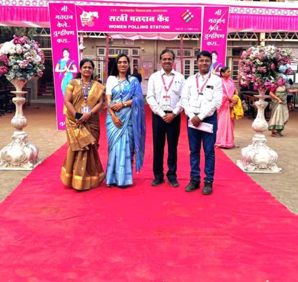 Smt. Supriya Kadam Deshmukh, Smt. Sneha Waghchaure, Shri Suhas Jadhav, and Shri Sharad Phalke (AMF Team 215, Kasba Peth, Pune) at Ahilyadevi Girls' High School, Pink Woman Polling Booth.