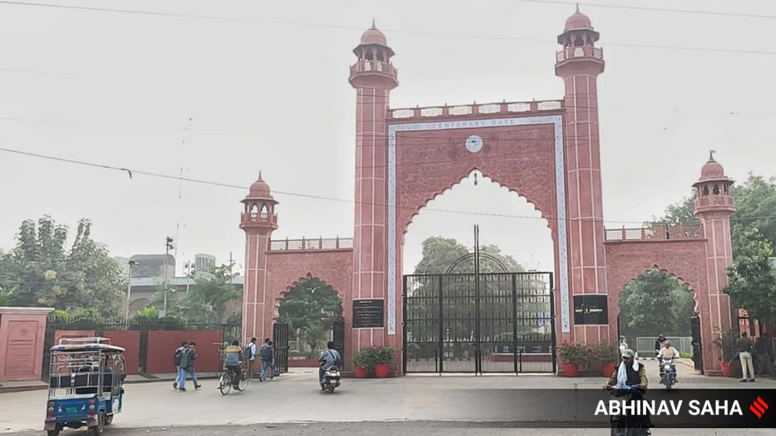 Bomb scare in Aligarh: Suspects at large, AMU authorities roped in