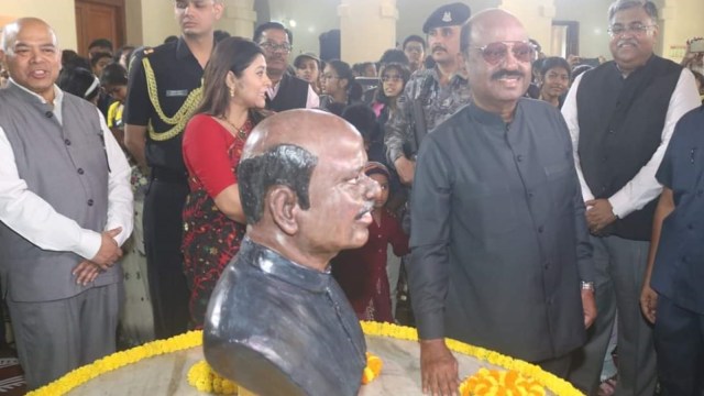 c v ananda bose unveils ain  bust