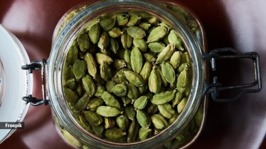 How does raw cardamom water benefit your body?