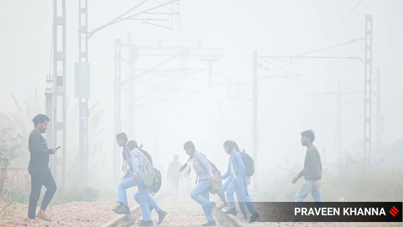 Delhi chokes under severe air pollution; AQI hits 487.