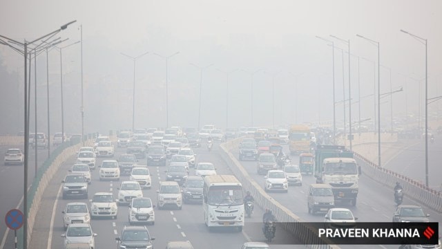 Delhi News Live Updates: Dense smog in New Delhi