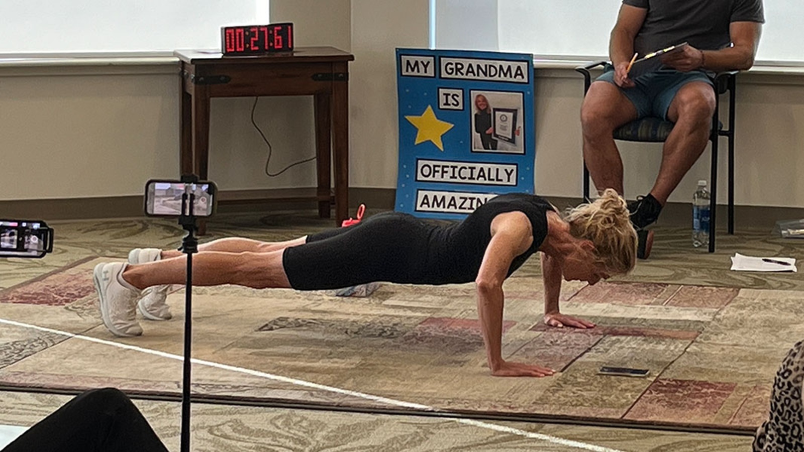 Record-breaking grandmother performs over 1500 pushups in 1 hour Record-breaking grandmother performs over 1500 pushups in 1 hour