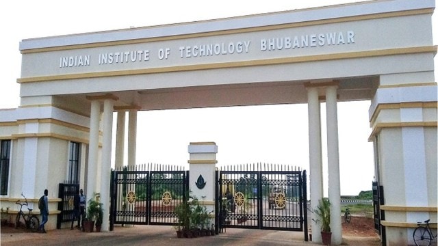 An MoU was signed between IIT Bhubaneswar and MOSart Labs, a private organisation providing a platform for professional skill training