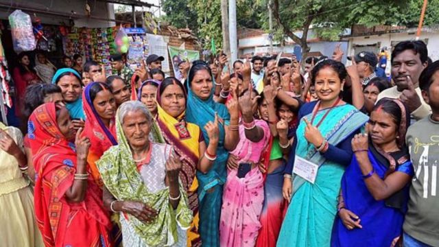 JMM person  Kalpana Soren with voters astatine  a polling booth during the 2nd  and past  signifier   of Jharkhand Assembly elections.