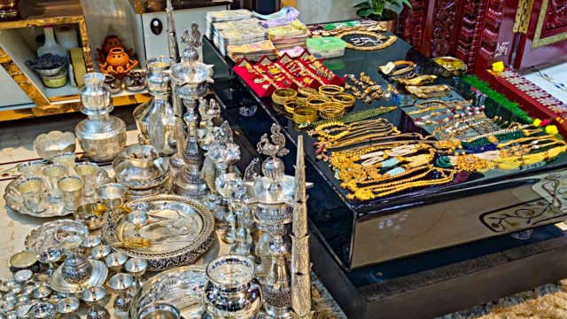 Karnataka Lokayukta raids govt officials' properties