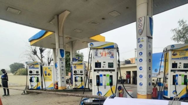 According to the police, the incidental  occurred astatine  Mukul Diesel Petrol pump astir   10.30 pm.