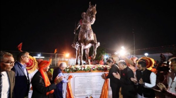 Devendra Fadnavis unveiling Chhatrapati Shivaji Maharaj’s statue in Mauritius (Source: Indian Express archives)