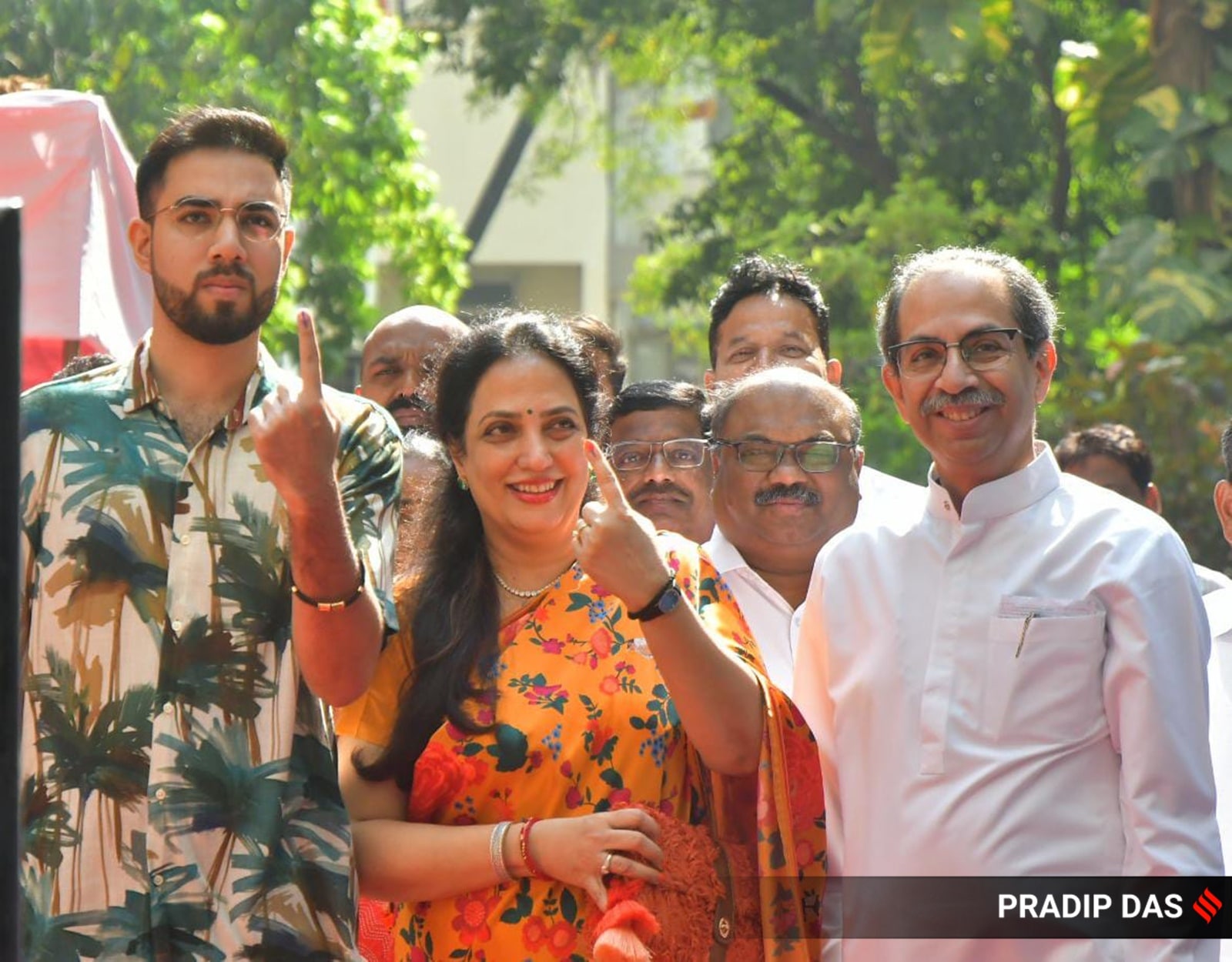 Maharashtra sees highest turnout in 30 yrs: victory sign, say both alliances