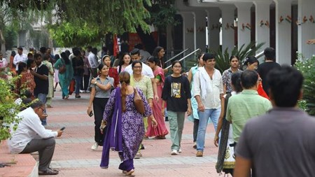 UPSC ESE Prelims 2025: The ESE Preliminary/Stage-I test was scheduled to be held by the UPSC on February 9, 2025. Now, it will be conducted on June 8, 2025, according to the time table of the examination issued by the Commission