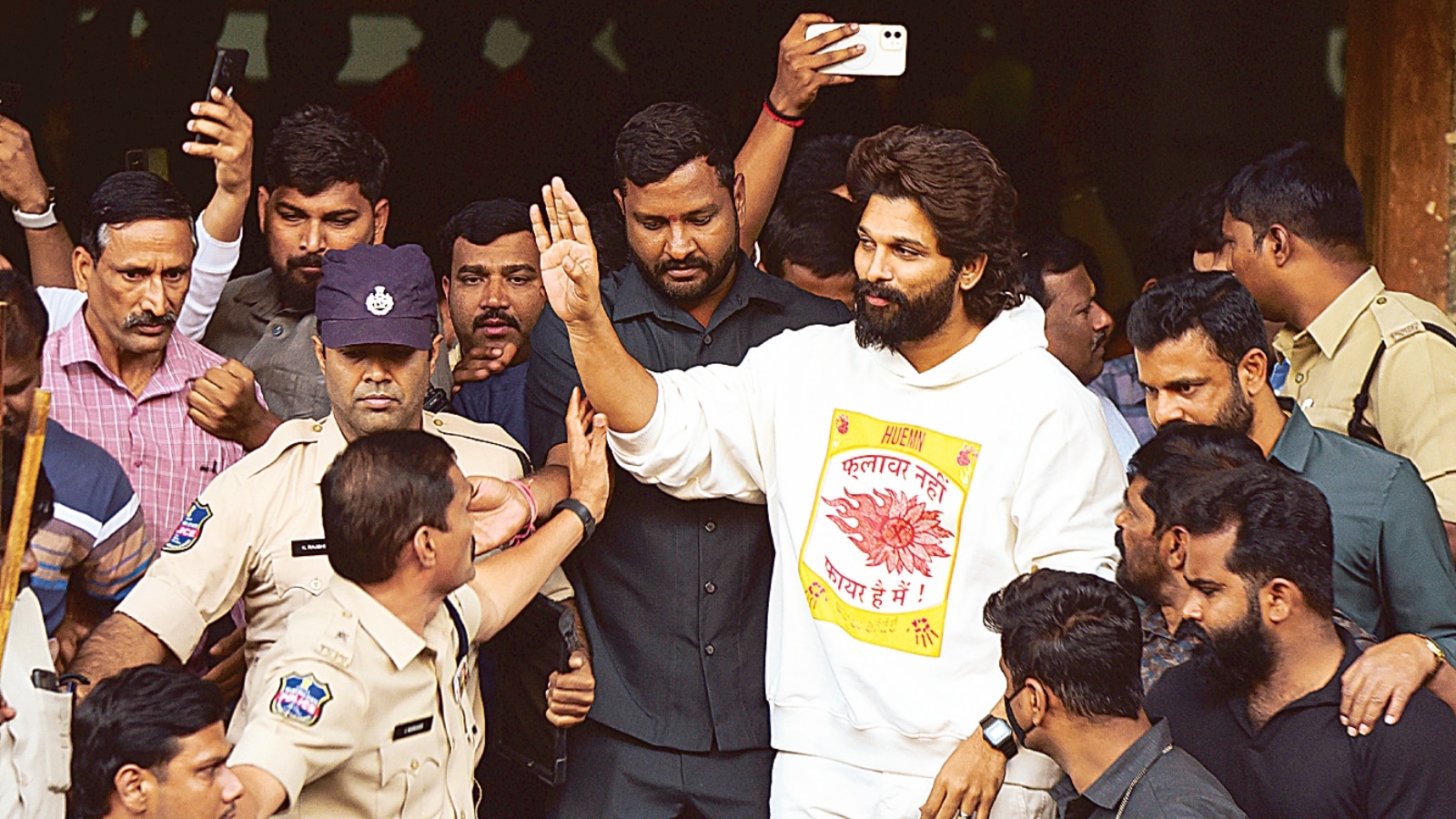 allu arjuan arrest, allu arjun arrested, allu arjun, pushpa 2, pushpa 2 stampede, pushpa 2 news, pushpa the rule, allu arjun news, pushpa 2 latest news, hyderabad news, telugu news,