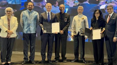 Students will be studying at Symbiosis International University’s (SIU) new Dubai campus for two years, followed by two years at Aston University in Birmingham.