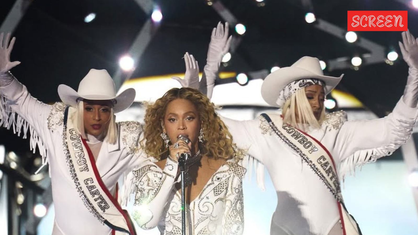 Beyonce performs with daughter Ivy at NFL Christmas Gameday