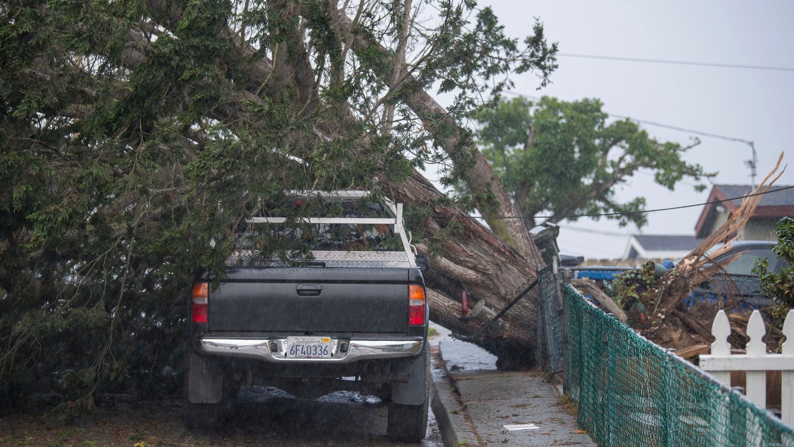 Storms across US bring heavy snow, dangerous ice and tornado in