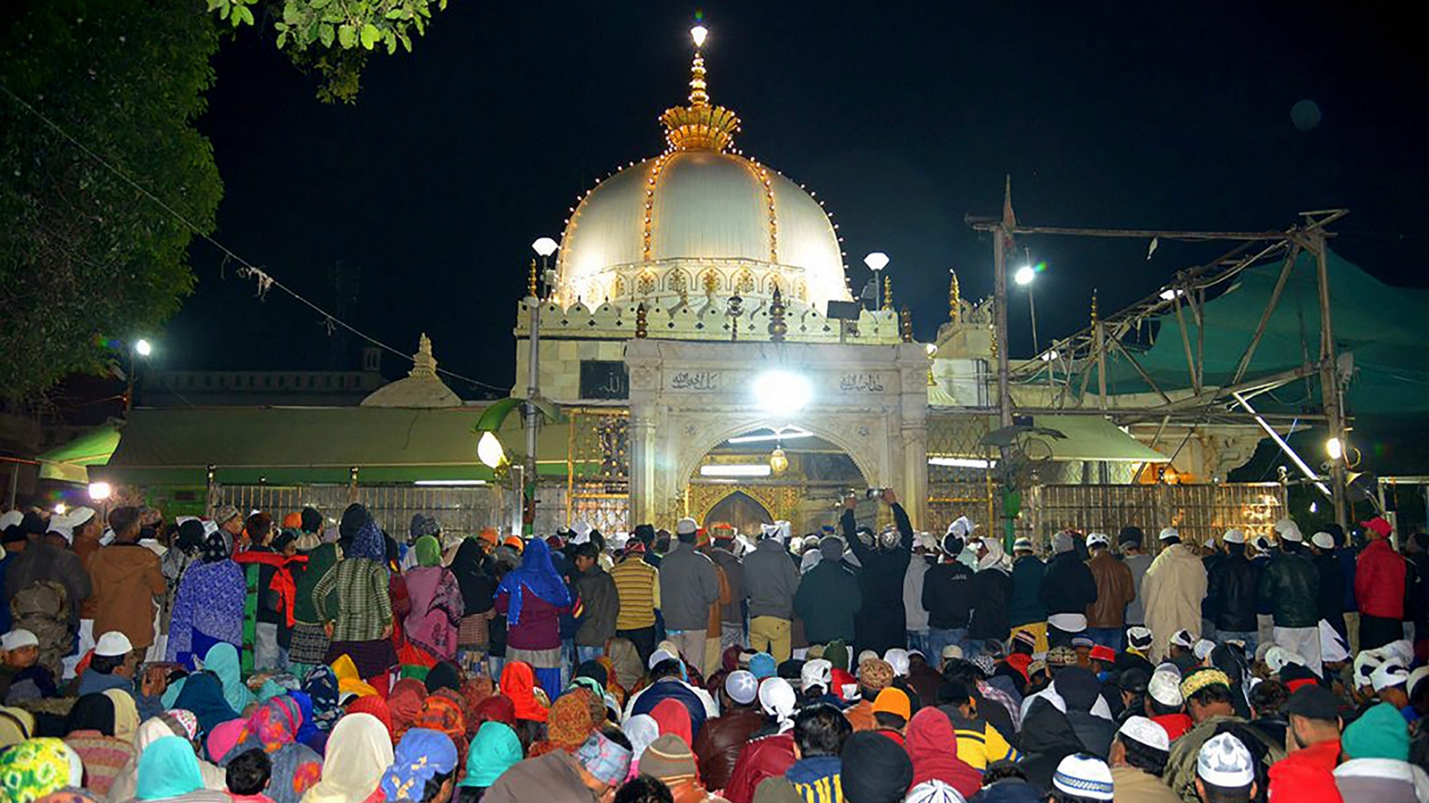 ajmer dargah, ajmer dargah sharif, shiva temple beneath dargah, ASI, Hindu sena chief vishnu, ajmer dargah, court issues notices, archaeological survey of india, ajmer dargah committee, hindu temple under ajmer dargah, ajmer dargah survey,ajmer dargah conflict, ajmer mosque, ajmer sharif history, khwaja moinuddin chisti shrine, ajmer sharif news, rajasthan news indian express explained, current affairs