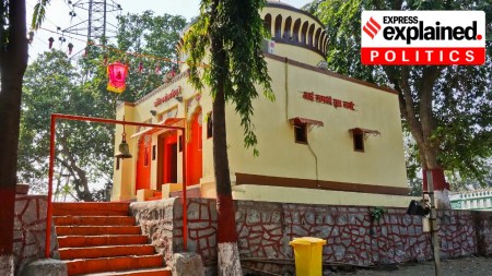 The Durgadi Devi Mandir which stands inside the fort premises. The eidgah is visible right behind the temple. (Wikimedia Commons)